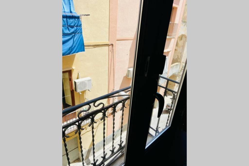 Trapani Centro Storico Apartment, Great Central Location! All New Furniture And Appliances! Екстер'єр фото